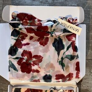 **brand new never worn with tags MINKPINK 2 piece set with Red Blooms